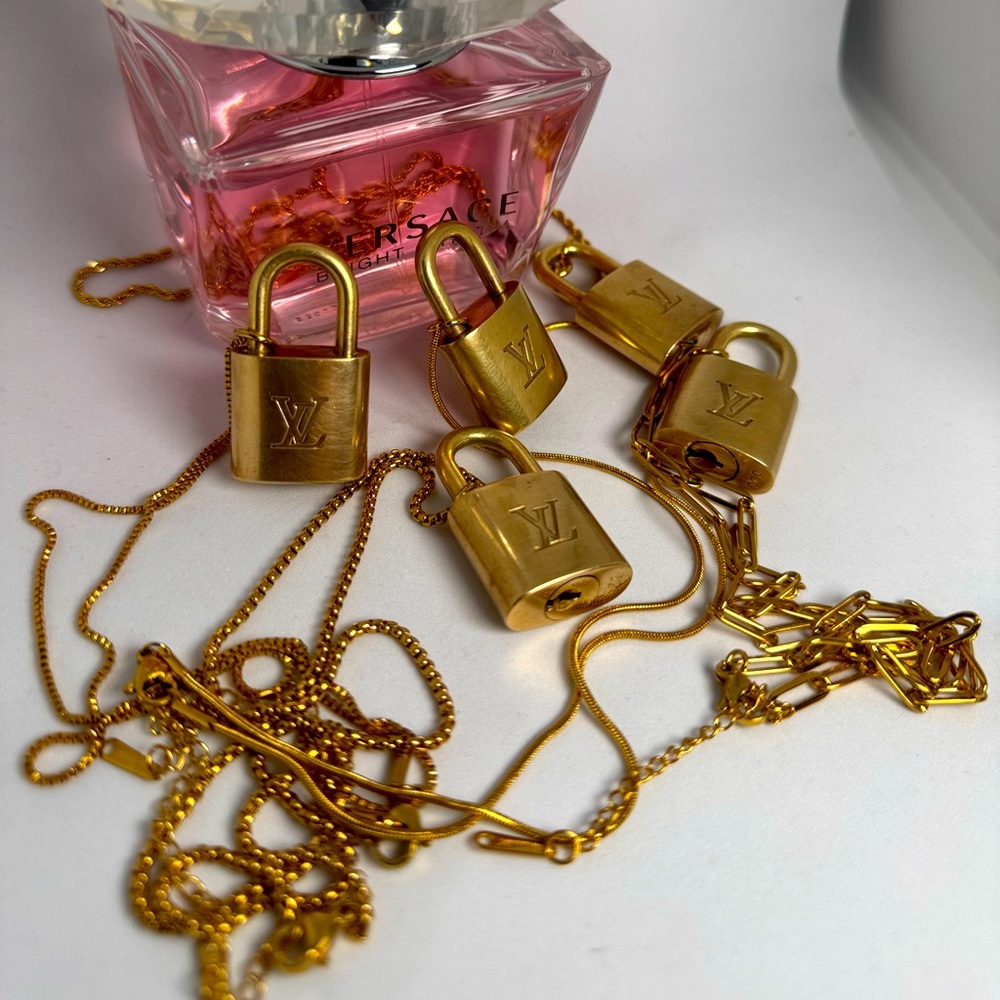 Louis Vuitton‎ Padlock Necklace Gold Tone Charm Pendant Chain Jewelry Authentic